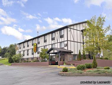 Hotel Super 8 By Wyndham Norwich Exterior foto